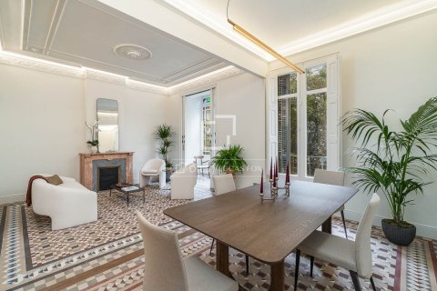 Apartamento en Barcelona, España 3 dormitorios, 148 m2 No. 150690