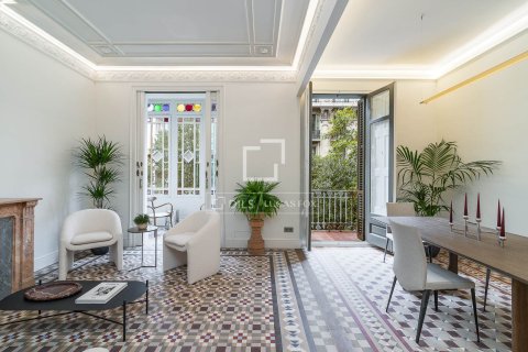 Apartamento en venta en Barcelona, España 3 dormitorios, 148 m2 No. 150690 - foto 2
