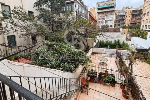Apartment for sale in Barcelona, Spain 2 bedrooms, 99 sq.m. No. 159518 - photo 15