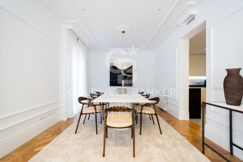Продажа квартиры в Мадрид, Испания 3 спальни, 192м2 №159164 - фото 2