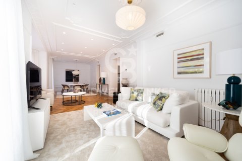 Продажа квартиры в Мадрид, Испания 3 спальни, 192м2 №159164 - фото 3
