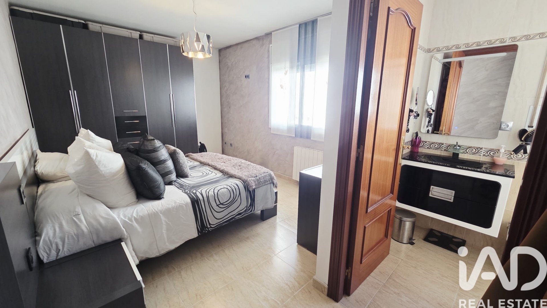 Māja Les Roquetes, Barcelona, Spānijā 4 istabas, 138 m2 Nr. 172422