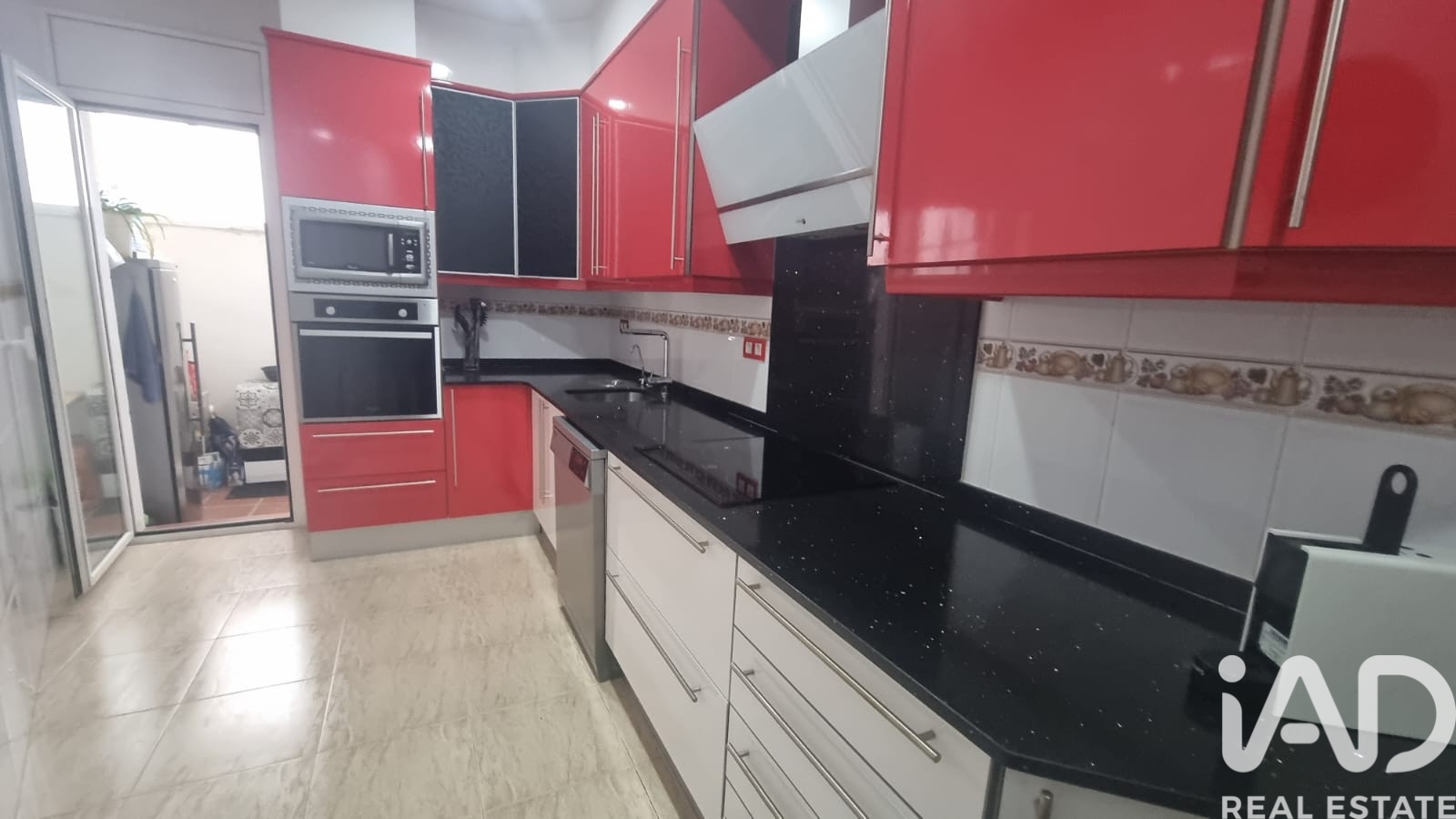 Māja Les Roquetes, Barcelona, Spānijā 4 istabas, 138 m2 Nr. 172422