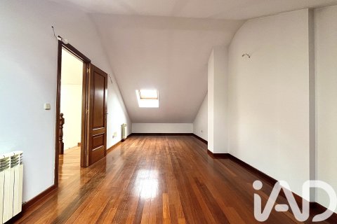 Radhus till salu i Santiago de Compostela, A Coruna, Spanien 4 sovrum, 270 kvm. Nr. 172425 - foto 29