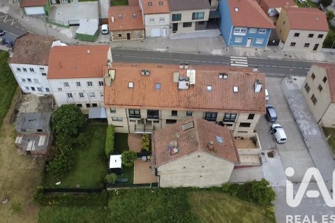 Radhus till salu i Santiago de Compostela, A Coruna, Spanien 4 sovrum, 270 kvm. Nr. 172425 - foto 3