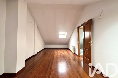 Radhus till salu i Santiago de Compostela, A Coruna, Spanien 4 sovrum, 270 kvm. Nr. 172425 - foto 30