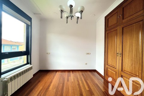 Radhus till salu i Santiago de Compostela, A Coruna, Spanien 4 sovrum, 270 kvm. Nr. 172425 - foto 25
