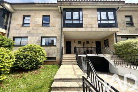 Villetta a schiera a Santiago de Compostela, A Coruna, Spagna 4 camere da letto, 270 mq. N° 172425