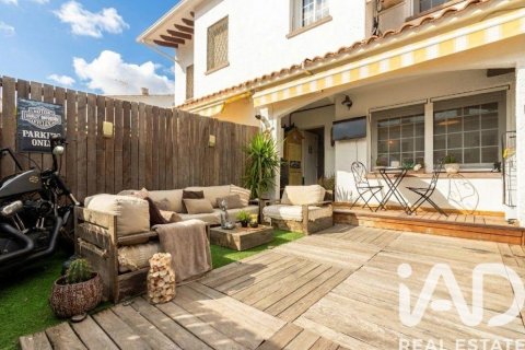 Radhus till salu i Castelldefels, Barcelona, Spanien 3 sovrum, 94 kvm. Nr. 172424 - foto 2