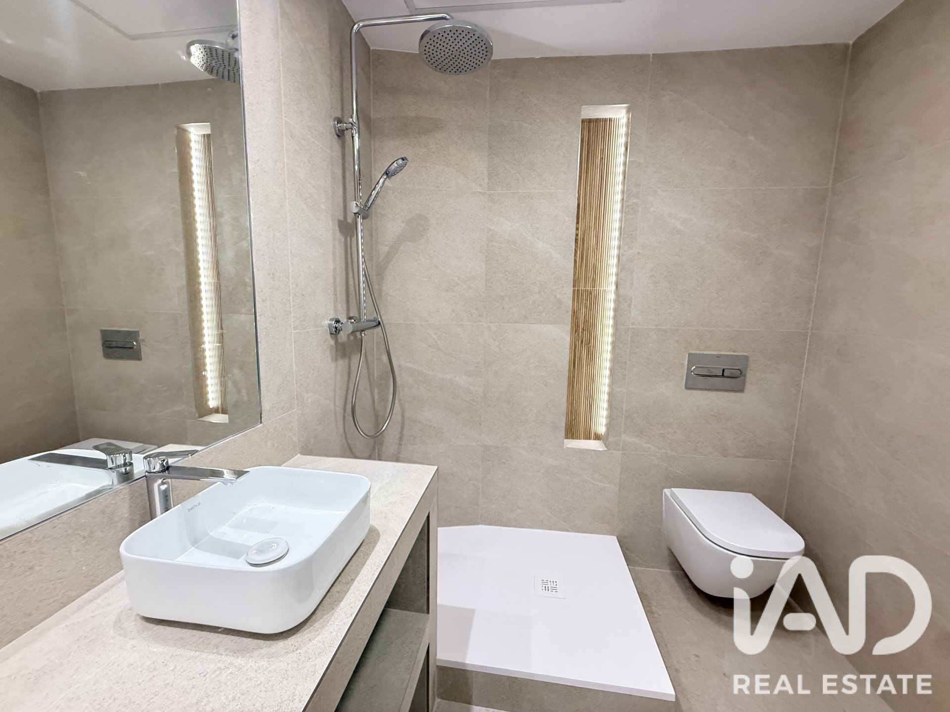 Apartamento en Madrid, España 2 dormitorios, 70 m2 No. 195083