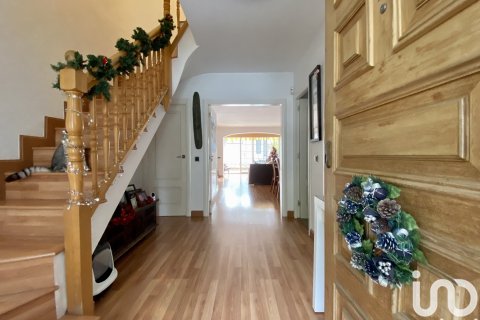 Dom w Sant Andreu de Llavaneres, Barcelona, Hiszpania 4 sypialnie, 222 mkw. nr 154123 – zdjęcie 2