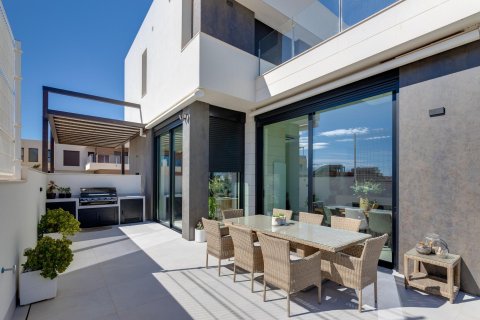 Huvila myytävänä Pilar de la Horadada, Alicante, Espanja, 3 makuuhuonetta, 130 m2 No. 142212 - kuva 5