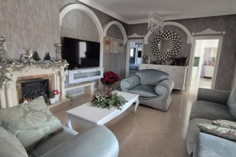 Finka w Daya Vieja, Alicante, Hiszpania 4 sypialnie, 230 mkw. nr 147027 – zdjęcie 2