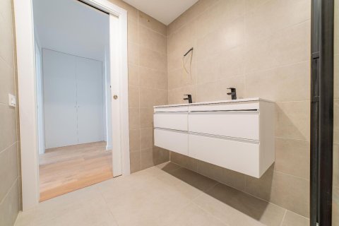 Продажа квартиры в Бадалона, Барселона, Испания 2 спальни, №140943 - фото 23