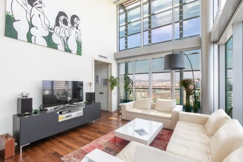 Apartment à vendre à Barcelona, Espagne, 3 chambres, No. 140944 - photo 3