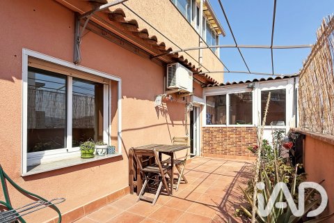 Продажа пентхауса в Барселона, Испания 2 спальни, 58м2 №188041 - фото 5