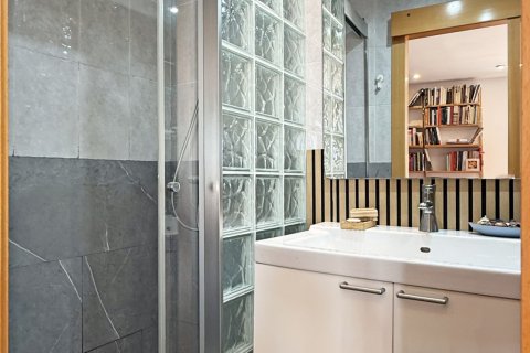 Продажа пентхауса в Барселона, Испания 2 спальни, 58м2 №188041 - фото 19