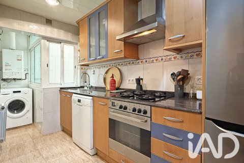 Продажа пентхауса в Барселона, Испания 2 спальни, 58м2 №188041 - фото 25