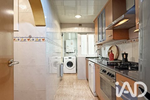 Продажа пентхауса в Барселона, Испания 2 спальни, 58м2 №188041 - фото 26