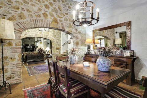 House for sale in Caldes de Malavella, Girona, Spain 5 bedrooms, 500 sq.m. No. 158209 - photo 9