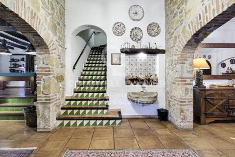 House for sale in Caldes de Malavella, Girona, Spain 5 bedrooms, 500 sq.m. No. 158209 - photo 6