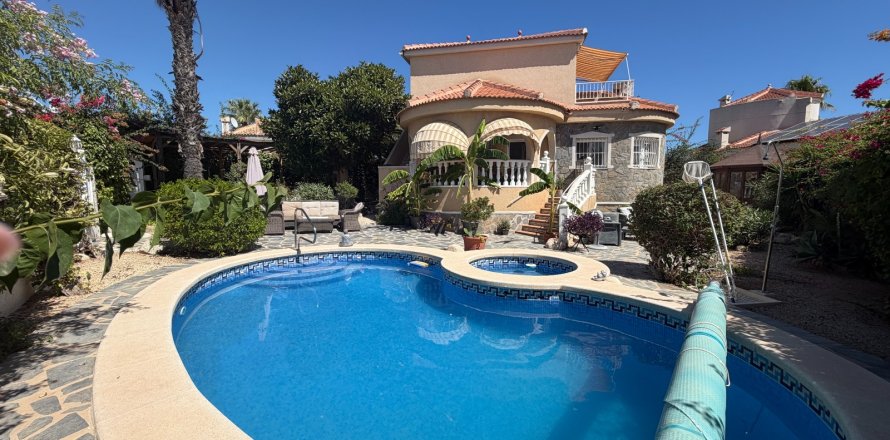 Villa a Rojales, Alicante, Spagna 3 camere da letto, 115 mq. N° 196178