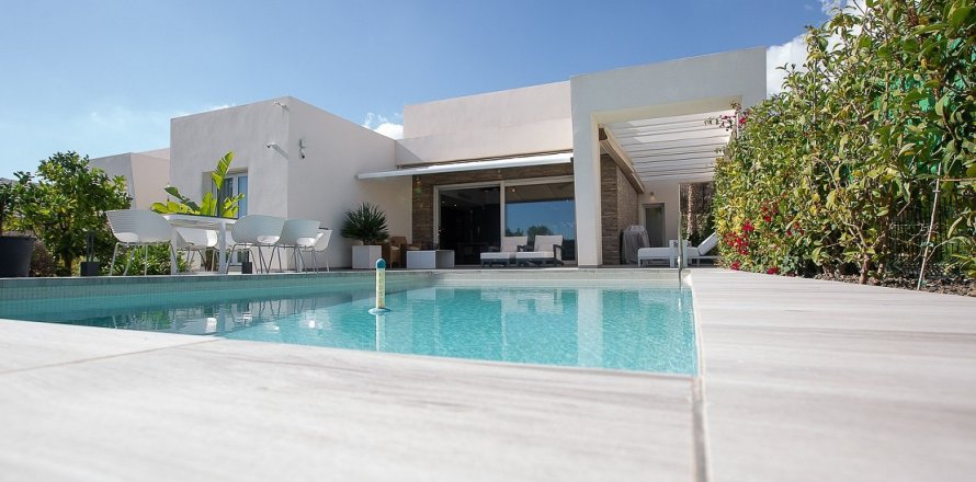 Villa a Lomas De La Juliana, Alicante, Spagna 3 camere da letto, 132 mq. N° 144037