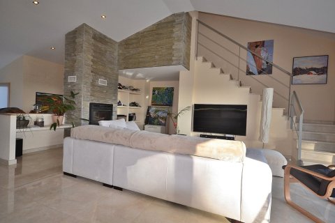 Продажа квартиры в Альбасете, Испания 5 спален, 350м2 №168793 - фото 2