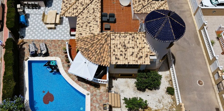 Villa a Alicante, Spagna 4 camere da letto, 110 mq. N° 195687