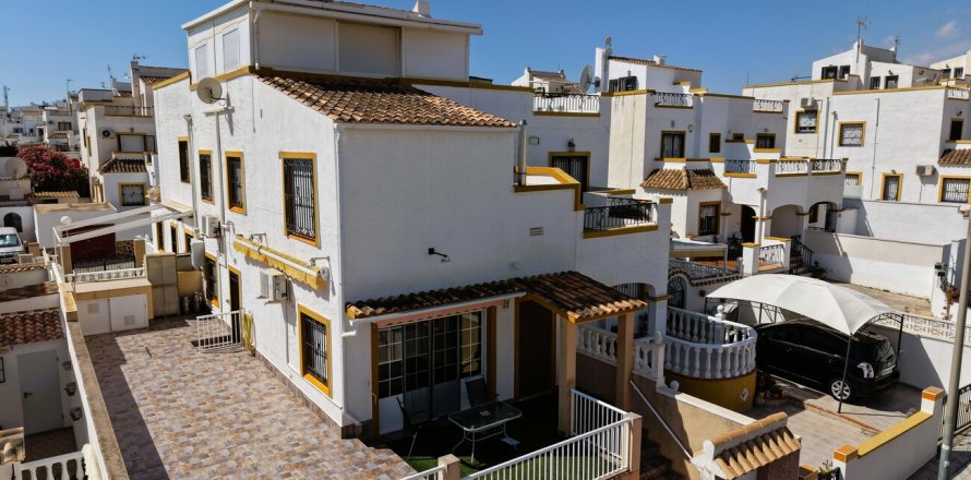 Villetta a schiera a Torrevieja, Alicante, Spagna 6 camere da letto, 136 mq. N° 195688