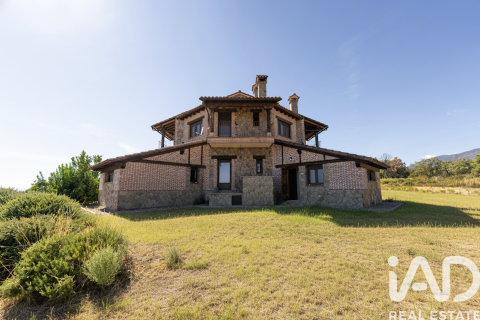 Продажа дома в Вильянуэва-де-ла-Вера, Касерес, Испания 7 спален, 234м2 №187785 - фото 3