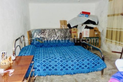 House for sale in Baza, Granada, Spain 4 bedrooms, 300 sq.m. No. 184014 - photo 4