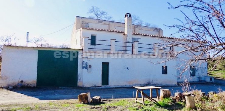 House in Baza, Granada, Spain 4 bedrooms, 300 sq.m. No. 184014