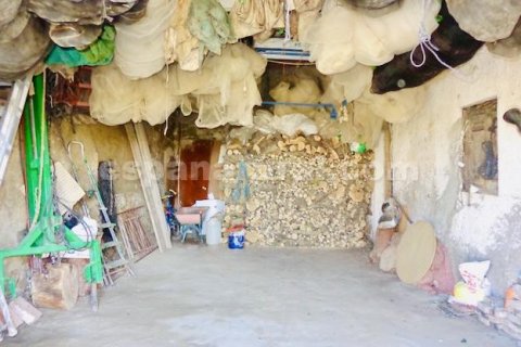 House for sale in Baza, Granada, Spain 4 bedrooms, 300 sq.m. No. 184014 - photo 15