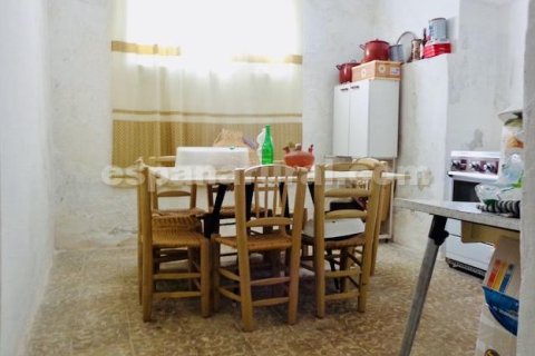 House for sale in Baza, Granada, Spain 4 bedrooms, 300 sq.m. No. 184014 - photo 3