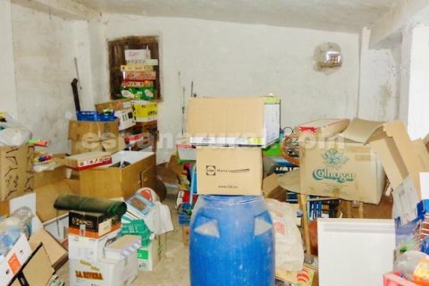 House for sale in Baza, Granada, Spain 4 bedrooms, 300 sq.m. No. 184014 - photo 14