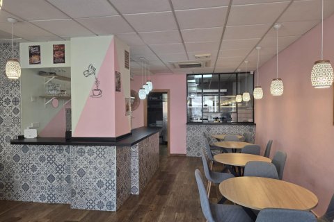 Liikekiinteistö El Campello, Alicante, Espanja 2 makuuhuonetta, 85 m2 No. 181273