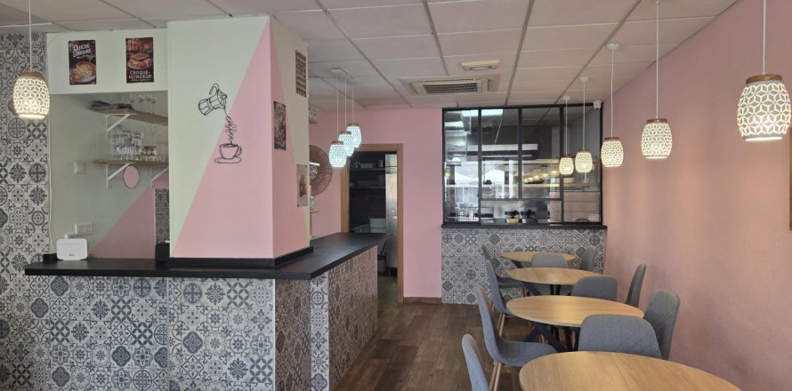 Liikekiinteistö El Campello, Alicante, Espanja 2 makuuhuonetta, 85 m2 No. 181273