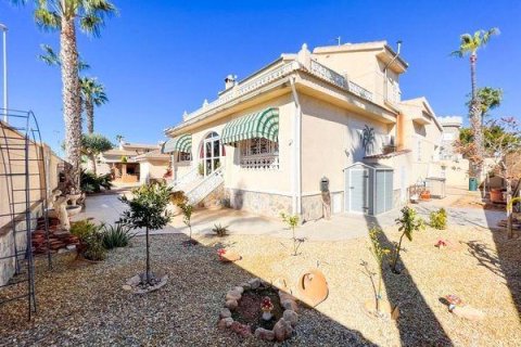 House for sale in Ciudad Quesada, Alicante, Spain 5 bedrooms, 300 sq.m. No. 181275 - photo 2