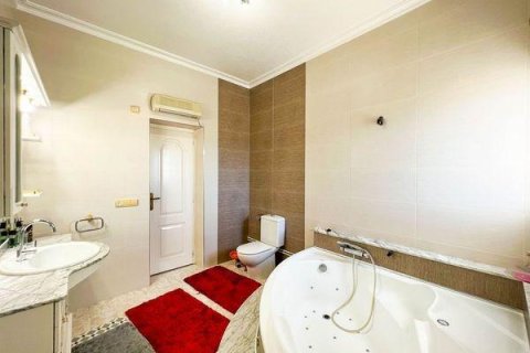 House for sale in Ciudad Quesada, Alicante, Spain 5 bedrooms, 300 sq.m. No. 181275 - photo 11