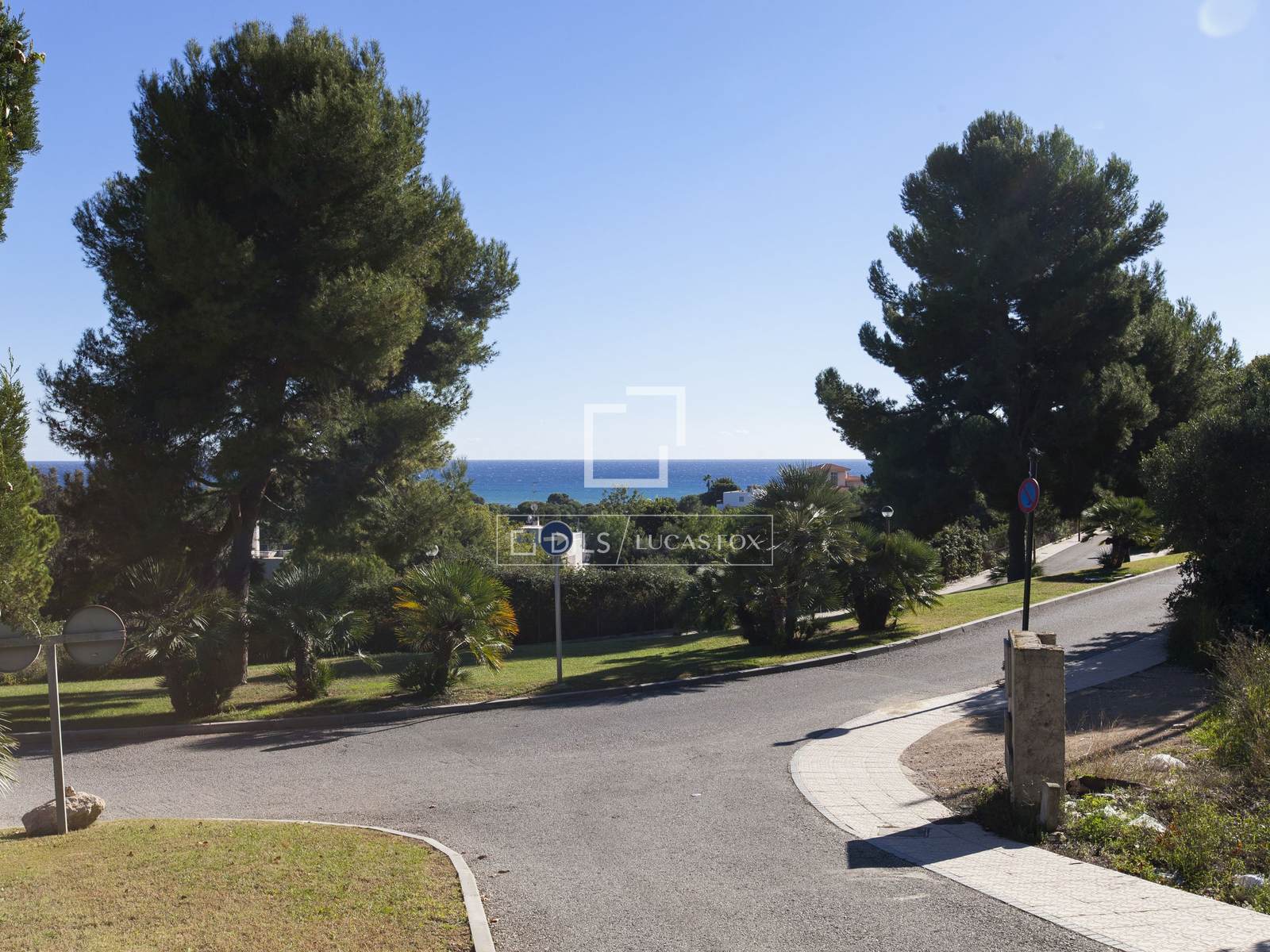 Tontti Sitges, Barcelona, Espanja 1708 m2 No. 192661