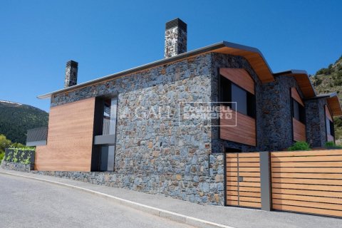 House for sale in Principado De Andorra (Ninguna Poblacion Tiene C.P.), Lleida, Spain 3 bedrooms, 289 sq.m. No. 158070 - photo 9
