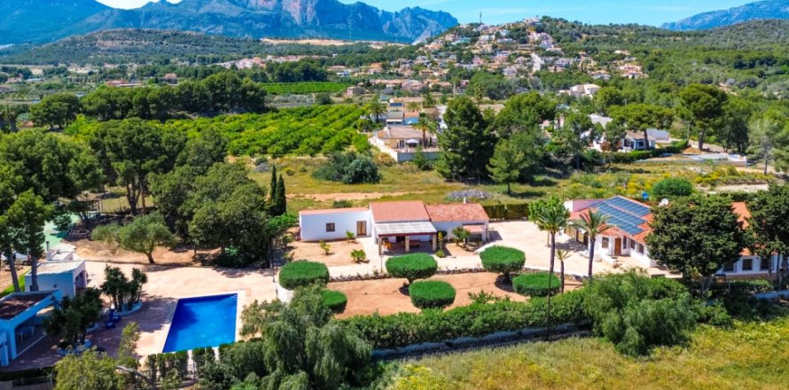 Villa in Albir, Alicante, Spain 5 bedrooms, 380 sq.m. No. 181068