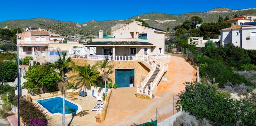 Villa i El Campello, Alicante, Spanien 3 sovrum, 256 kvm. Nr. 181066