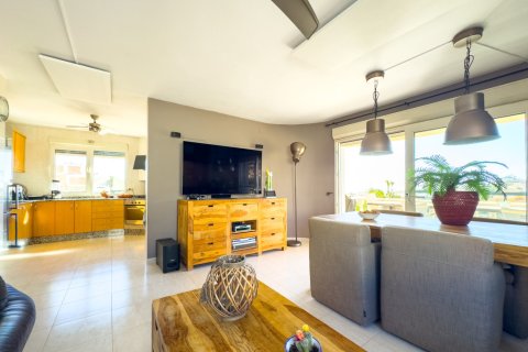 Villa till salu i El Campello, Alicante, Spanien 3 sovrum, 256 kvm. Nr. 181066 - foto 12