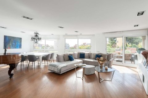 Apartamento en venta en Barcelona, España 5 dormitorios, 260 m2 No. 154591 - foto 2