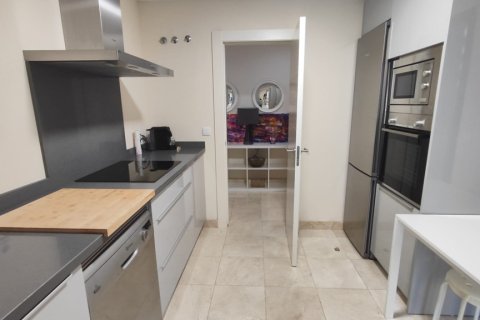 Apartamento en alquiler en Málaga, España 2 dormitorios, 120 m2 No. 154613 - foto 5