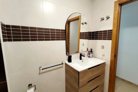 Apartment for sale in Torrevieja, Alicante, Spain 3 bedrooms, 96 sq.m. No. 195245 - photo 24