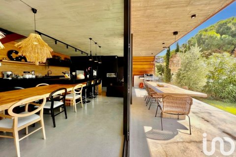 Dom w Cabrils, Barcelona, Hiszpania 6 sypialni, 1000 mkw. nr 154195 – zdjęcie 8