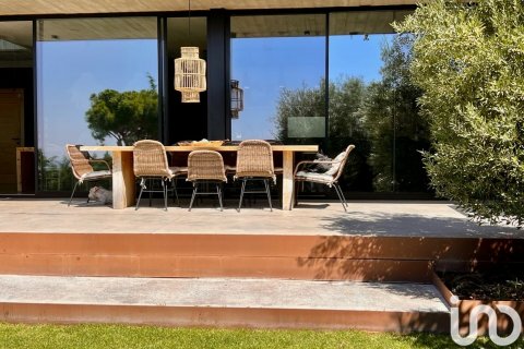 Dom w Cabrils, Barcelona, Hiszpania 6 sypialni, 1000 mkw. nr 154195 – zdjęcie 9